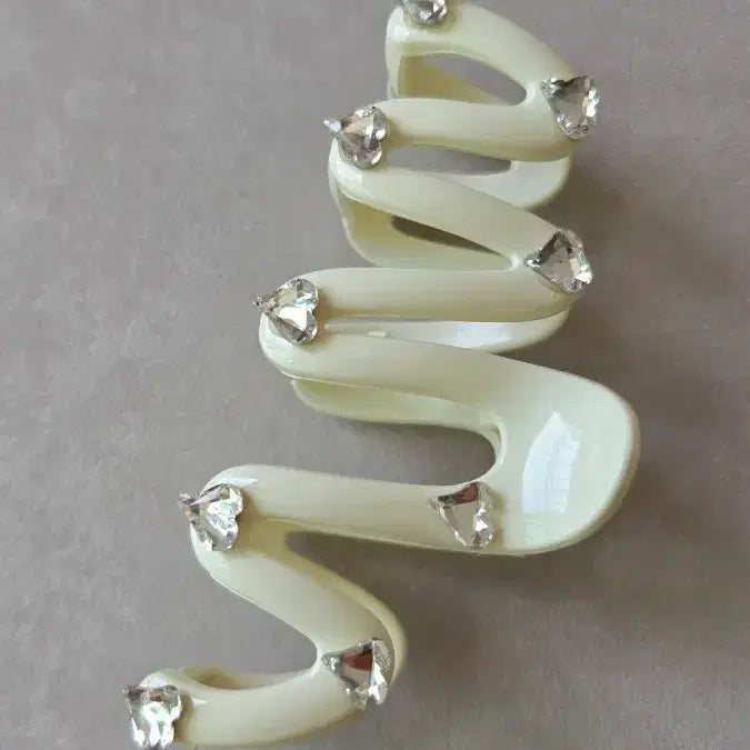 [BUNJANG] Heart Cubic Wavy Claw Clip - Ivory / 하트 큐빅 물결 집게핀 아이보리