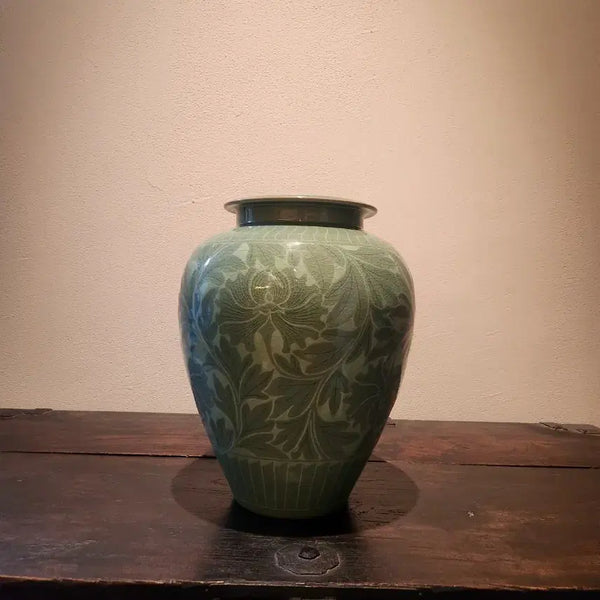 [BUNJANG] Yeocheon Lee Yeon-hyu Celadon Vase with Inlaid Floral Design / 여천 이연휴 청자상감화훼문호