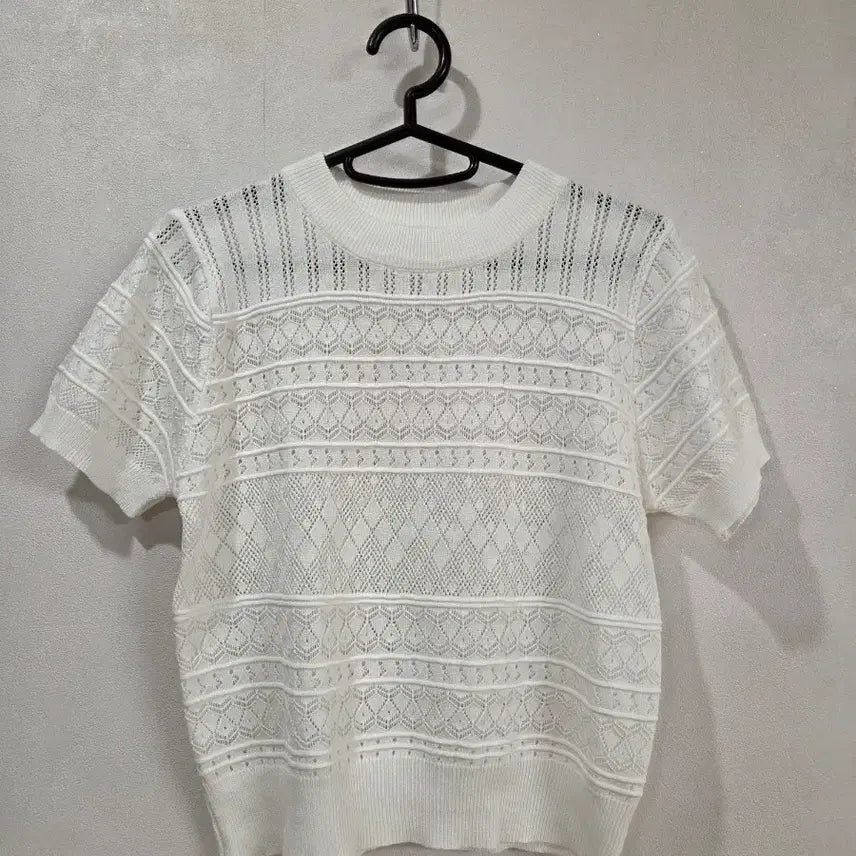 [BUNJANG] Punch Knit Top / 펀칭 니트
