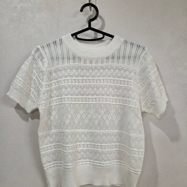 [BUNJANG] Punch Knit Top / 펀칭 니트
