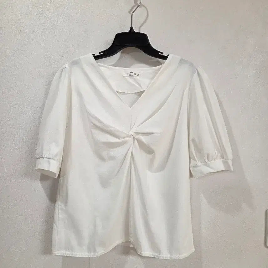 [BUNJANG] Linen Blend Twisted Blouse - White / 린넨 꼬임 블라우스