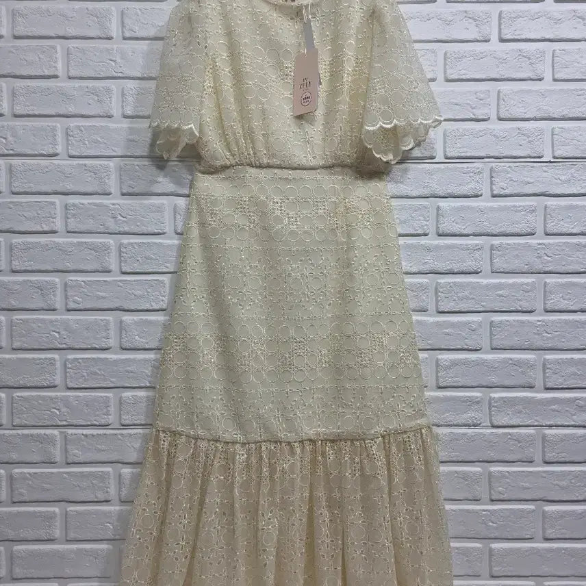 [BUNJANG] Imvely Punching Dress M/L / 택새상품 임블리 펀칭 원피스 m55ㅡ66