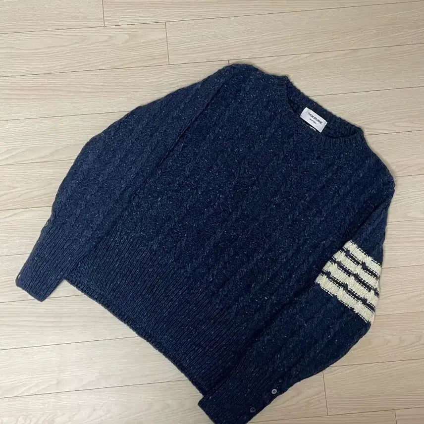[BUNJANG] Thom Browne Donegal Cable Knit Navy Size 5 / [ 5 / 신형 ] 정품 톰브라운 도네갈 케이블 니트 새상품급