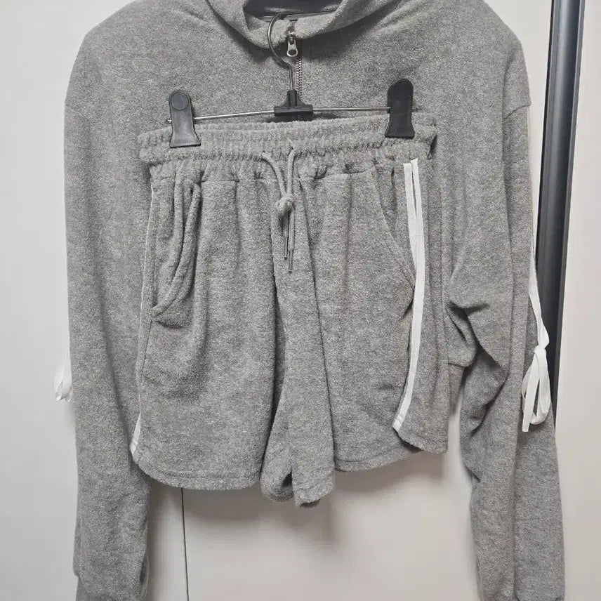 [BUNJANG] Black Duck Grey Cropped Training Set / 그레이 크롭 트레이닝 세트(깜장오리)