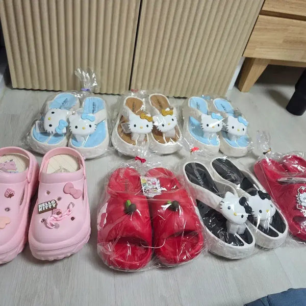[BUNJANG] Hello Kitty Crocs Flip-flops Summer Shoes New / 헬로키티 슬리퍼 크록스 쪼리 여름신발 새상품 택1