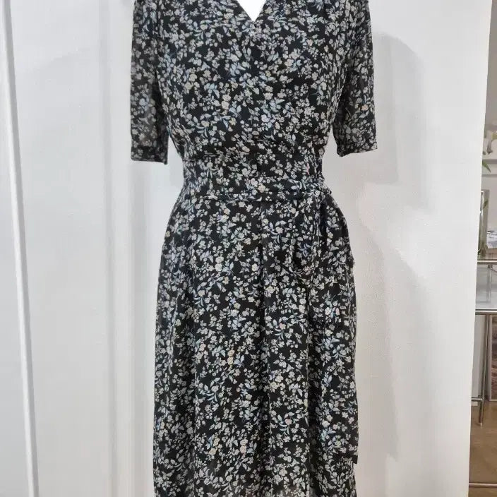 [BUNJANG] Chic Line V-Neck Floral Pattern Long Dress / 시크라인 브이넥 시원한 원피스
