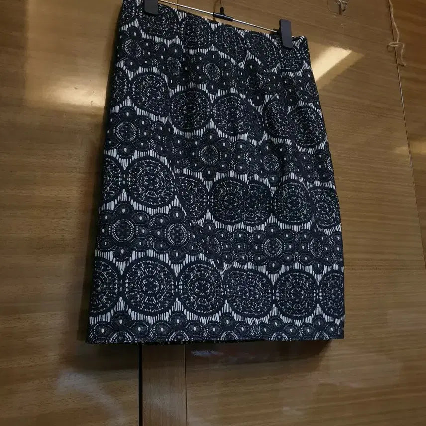 [BUNJANG] Modern Lace Pattern Skirt / 모던한 레이스 패턴 스커트