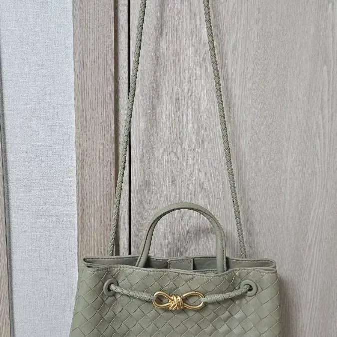 [BUNJANG] Mint Leather Twisted Crossbody Bag / 가죽 꼬임 크로스백 민트색