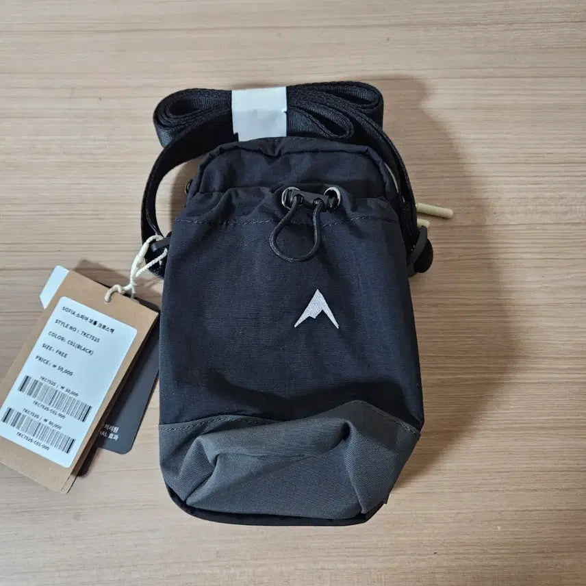 [BUNJANG] NEPA Bottle Cross Bag Black / [새상품] 네파 보틀 크로스백 블랙(정가 5만)