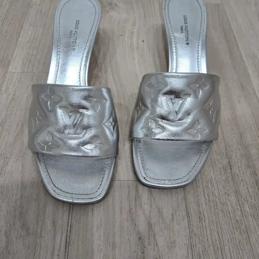 [BUNJANG] Louis Vuitton Monogram Revival Mules Silver Size 36 / 루이비통 모노그램 리바이벌 뮬 실버 36 / 230
