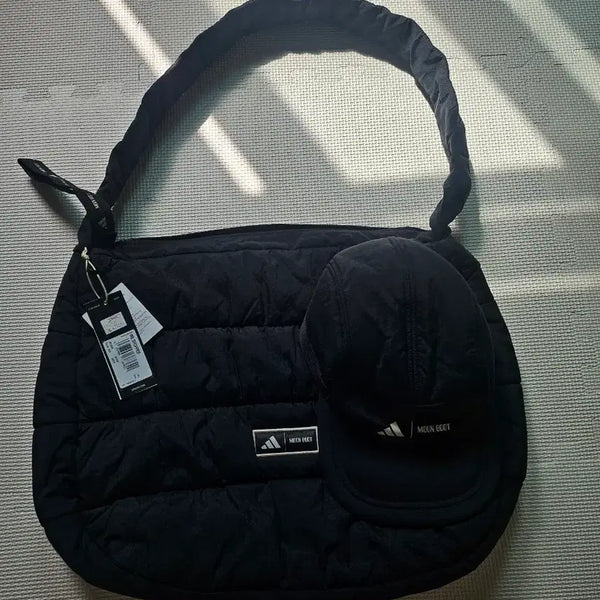 [BUNJANG] Adidas Moon Boots Padded Bag & Hat Set Black / 아디다스 문부츠 패딩 가방 모자 블랙