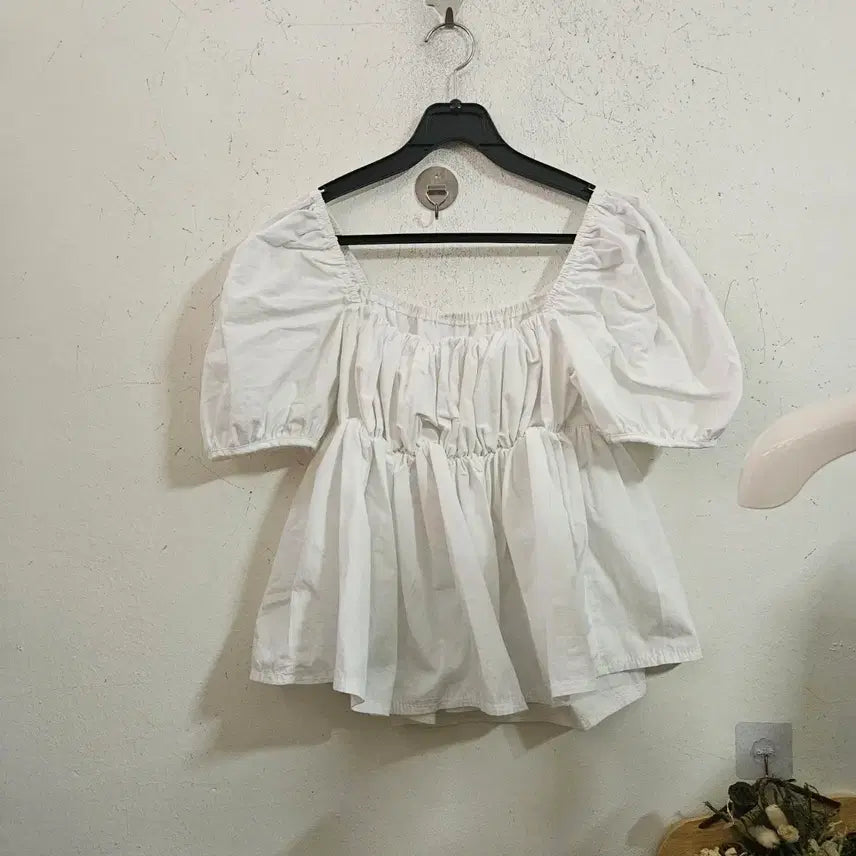 [BUNJANG] Square Neck Puff Sleeve Blouse / 스퀘어넥 퍼프소매 블라우스