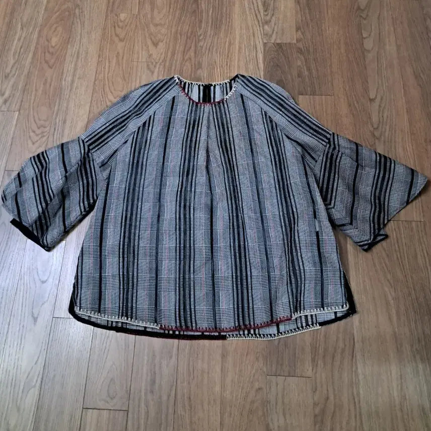 [BUNJANG] TIME Checkered Sleeve Blouse / 한섬 타임 아방한 블라우스