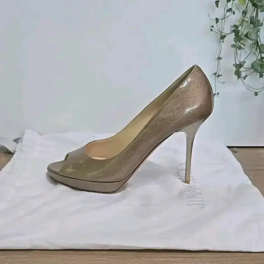 [BUNJANG] Jimmy Choo Patent Pearl Pointed-Toe Pumps / 컨디션최상/지미추/토오픈 펌프스/펄 유광