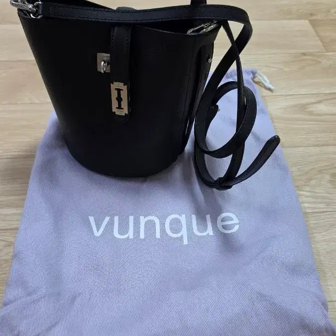 [BUNJANG] Vunque Hobo Piccolo Tote Bag Black / 분크 호보 피콜로 블랙