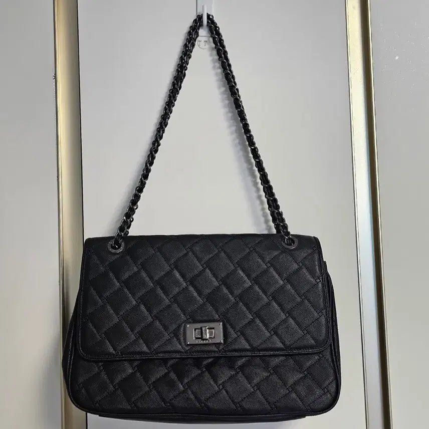 [BUNJANG] Sisley Quilted Chain Shoulder Bag / 시슬리 퀼팅 체인 숄더백