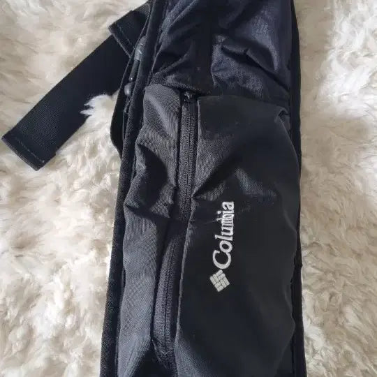 [BUNJANG] Columbia Sling Bag Black Fabric / 컬럼비아 슬링백