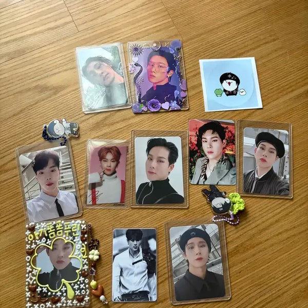 [BUNJANG] MONSTA X Photocard & Unofficial Goods Set / 몬스타엑스 포카 &비공굿