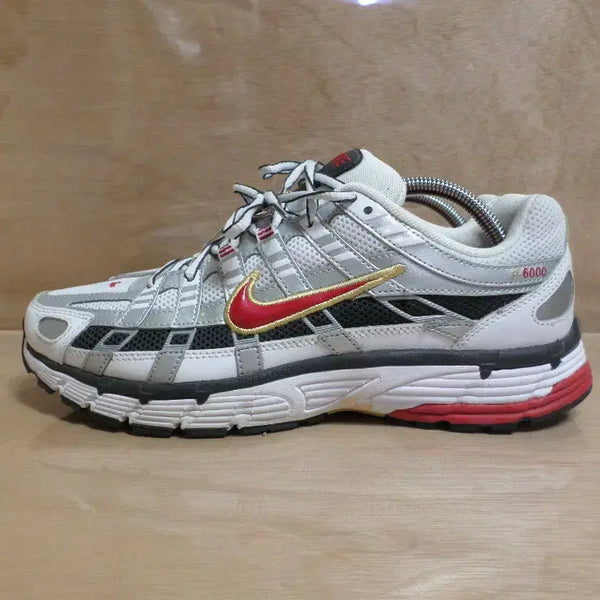 [BUNJANG] Nike P-6000 Red Metallic Silver (265) / 후루룩구제2 265 나이키 p-6000 레드 메탈릭실버 바사티260618