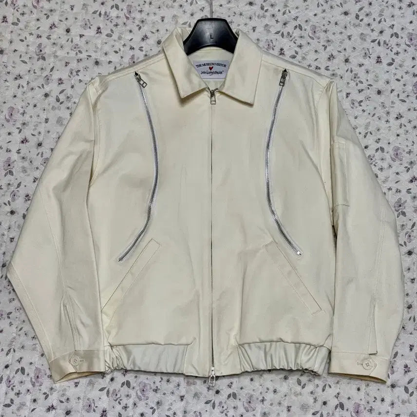 [BUNJANG] The Museum Visitor x John Burger Man Blouson Ivory / [M] 더 뮤지엄 비지터X존버거맨 블루종 아이보리