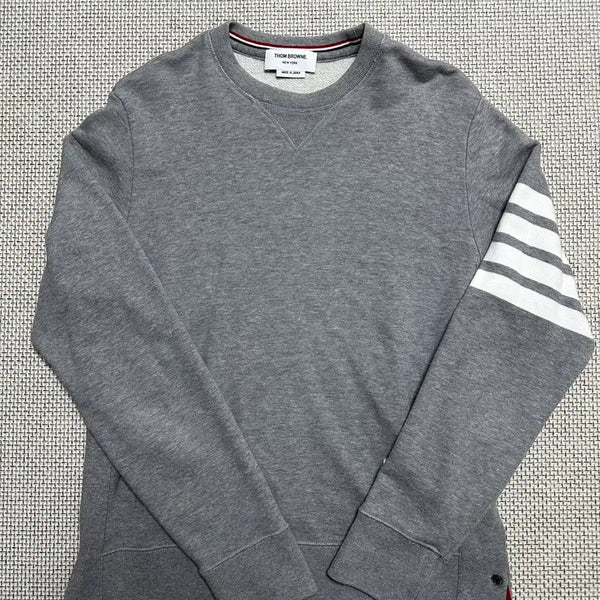 [BUNJANG] Thom Browne Signature Striped Armband Grey Sweatshirt / [3/당일배송] 신형 톰브라운 사선완장 그레이 맨투맨