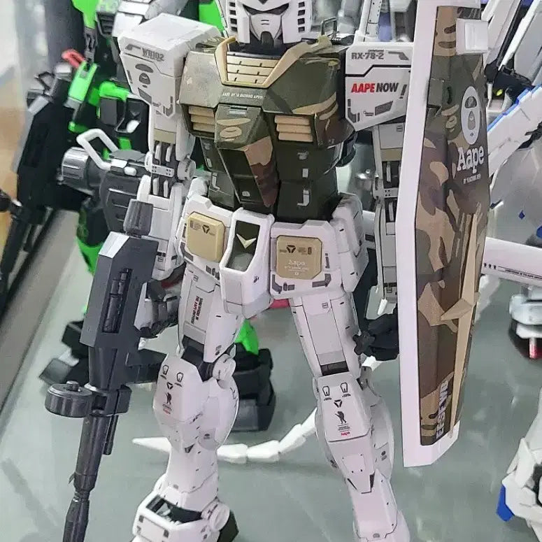 [BUNJANG] Bandai MG Gundam Ver. 3.0 AAPE Camo Completed Model Limited Edition / 한정판 반다이 MG 퍼스트건담 3.0 AAPE 카모 완성품 팝니다