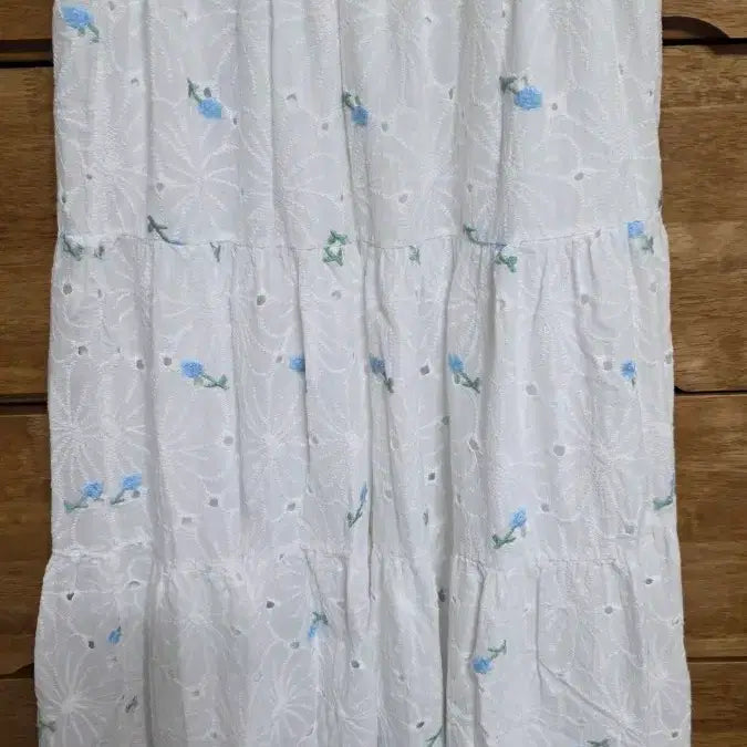 [BUNJANG] White Flower Embroidered Long Skirt / 흰색 꽃 자수 치마