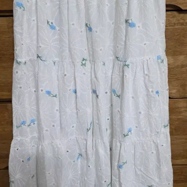 [BUNJANG] White Flower Embroidered Long Skirt / 흰색 꽃 자수 치마