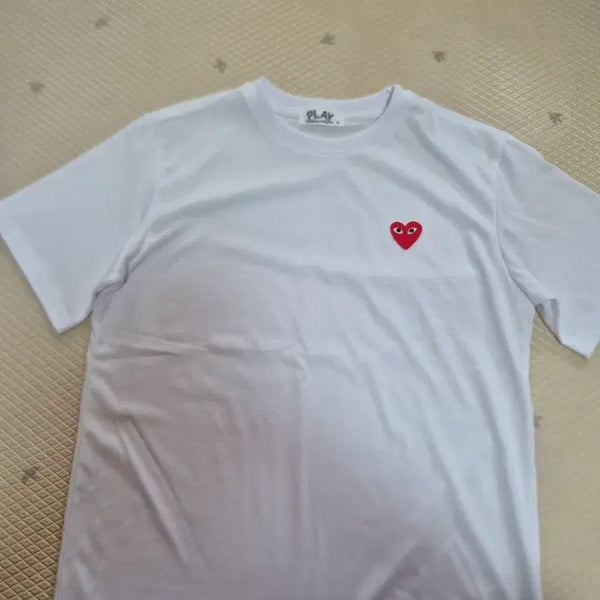 [BUNJANG] Comme des Garçons Play White Heart Logo T-Shirt / 꼼데 티셔츠