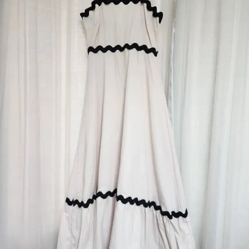 [BUNJANG] Beige Long Dress with Black Wave Trim / (미착용)  롱원피스