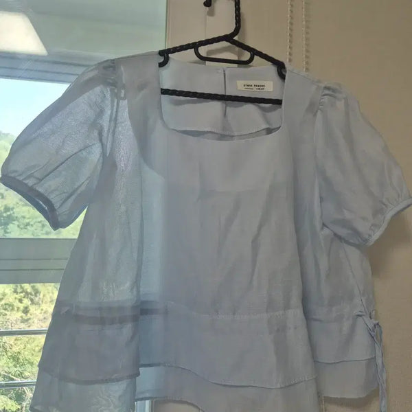 [BUNJANG] Light Blue Seashell Puff Sleeve Square Neck Blouse / 소라 블라우스