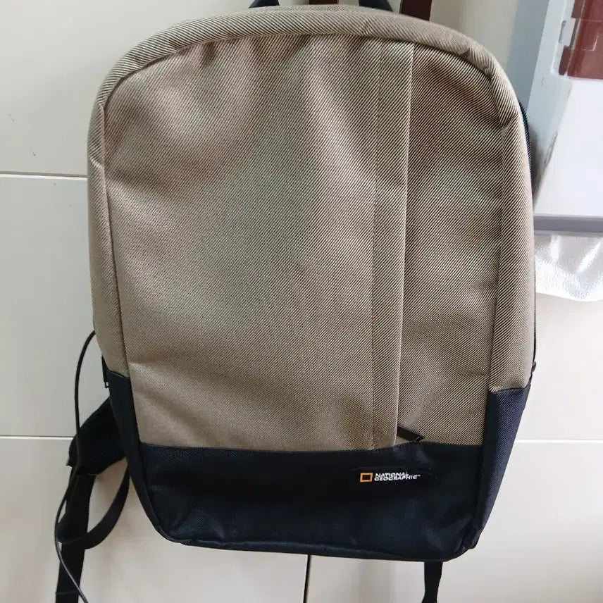 [BUNJANG] National Geographic USB Photo Laptop Backpack Beige/Black / 내셔널지오그래픽 백팩 베이지/블랙