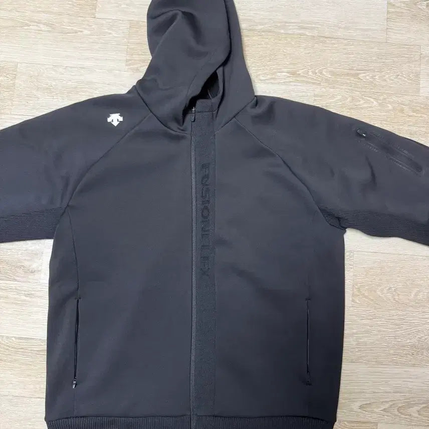 [BUNJANG] Descente Hooded Zip-Up Jacket Black / 데상트 후드 집업 블랙