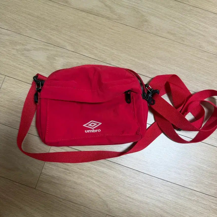 [BUNJANG] Umbro Cross Bag Red / 엄브로 크로스백 레드