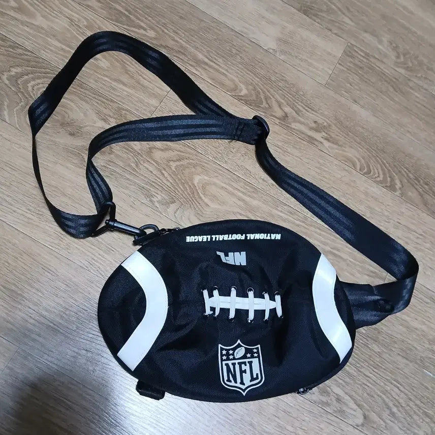[BUNJANG] NFL Football Crossbody Bag / NFL 크로스백