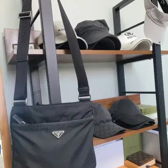 [BUNJANG] Prada Nylon Crossbody Bag (2VH053) / [판매] 프라다 나일론 크로스백 / 메신저백 (2VH053) 프라다 나일