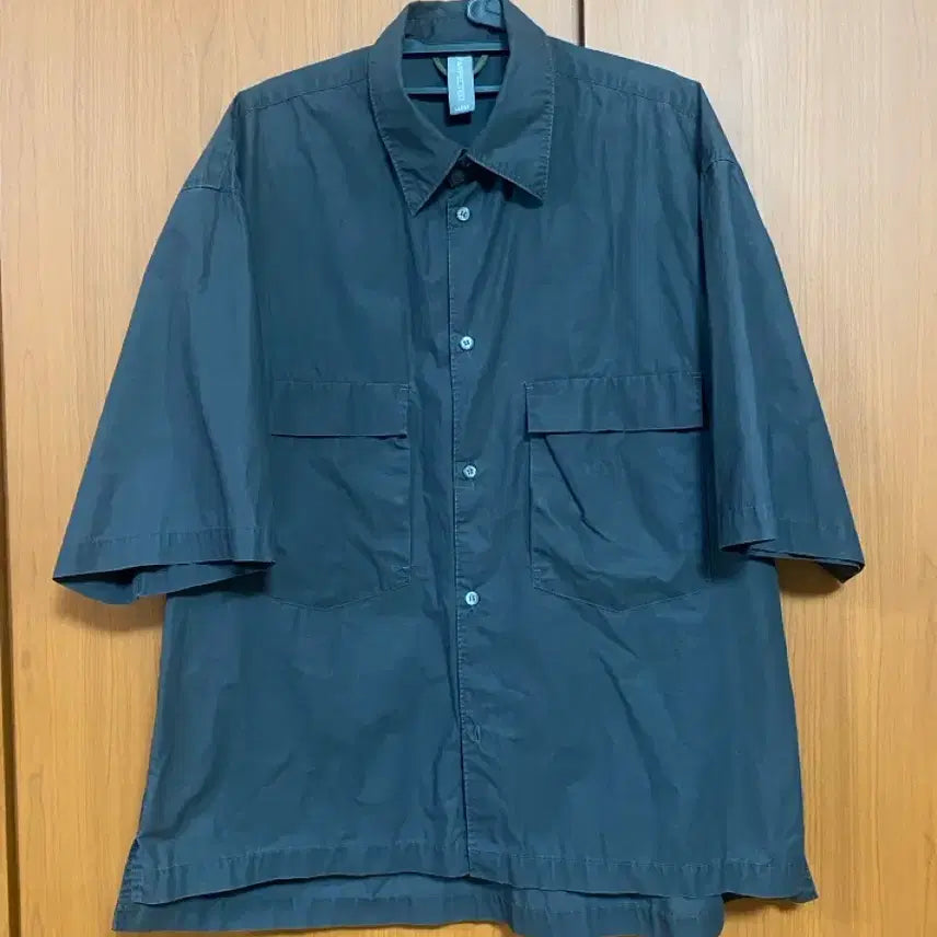 [BUNJANG] Unaffected Dark Grey Short Sleeve Shirt L Size / [UNAFFECTED] 언어펙티드 다크 그레이 반팔셔츠 L사이즈