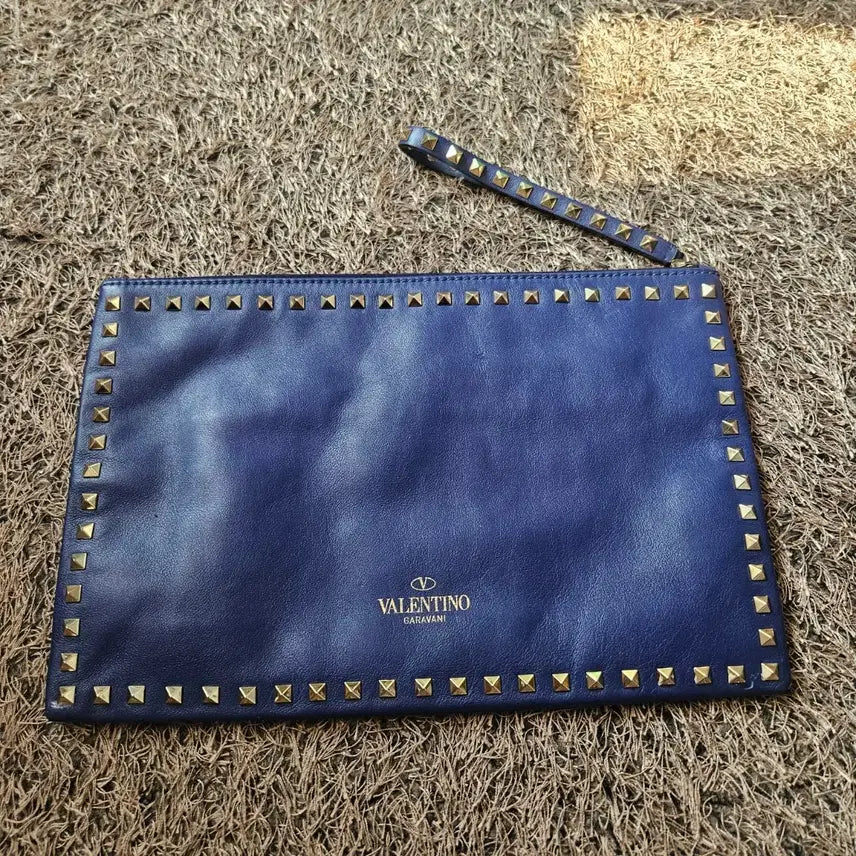 [BUNJANG] Valentino Rockstud Blue Clutch 34 x 22 cm / 발렌티노 락스터드 블루 클러치 34 x 22 size