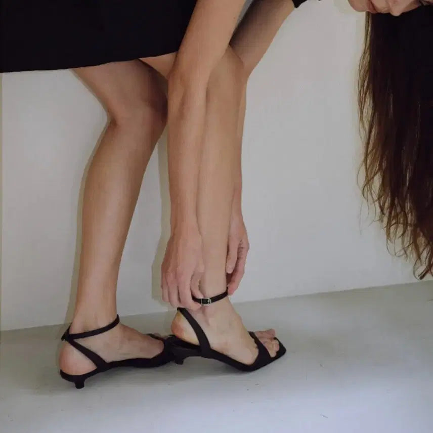 [BUNJANG] Nuhar Cowhide Kitten Heel Sandals / (더로우맛) 누하르 소가죽 키튼힐 샌들