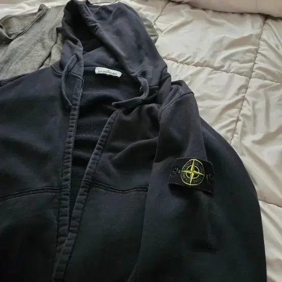 [BUNJANG] Stone Island Hooded Zip-Up Sweatshirt / 스톤아일랜드 후드집업
