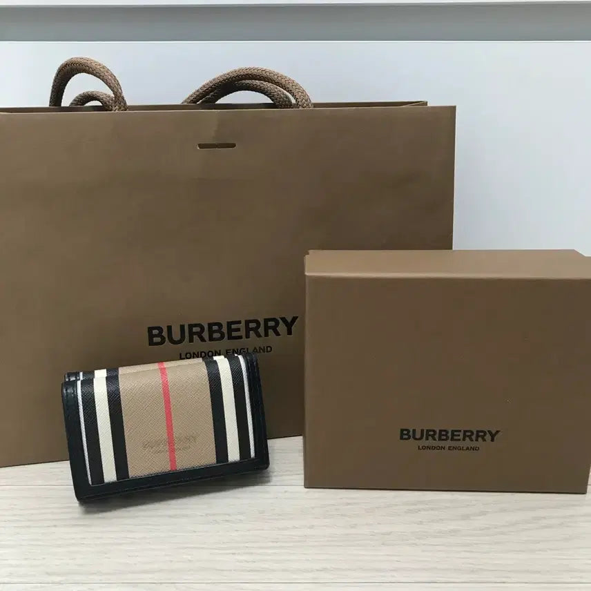 [BUNJANG] Burberry Icon Stripe E-Canvas Bifold Wallet / 버버리 아이콘 스트라이프 E 캔버스 반지갑