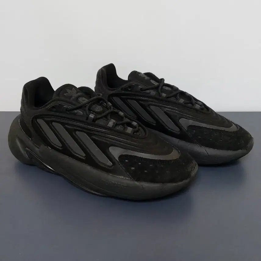 [BUNJANG] Adidas Ozelia Core Black/Carbon Triple Black (230mm) / 아디다스 오젤리아 코어 블랙/카본(230mm)