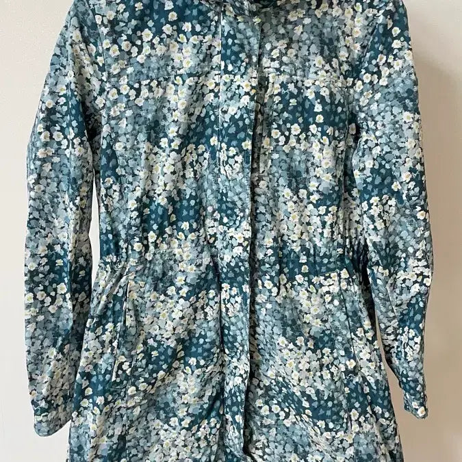 [BUNJANG] Lafuma Women's Floral Windbreaker Jacket / 라푸마 바람막이