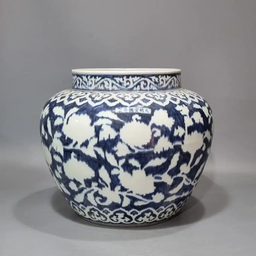 [BUNJANG] Ming Dynasty Xuande Mark Blue and White Porcelain Jar with Peony Motif / 대명선덕년제 청화백자 전지화문대관. 고30 지름33