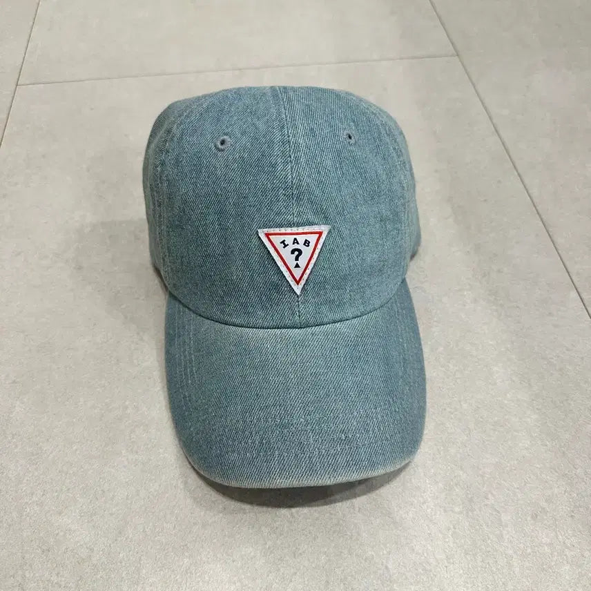 [BUNJANG] IAB Studio x GUESS Denim Ball Cap Blue / 아이앱 스튜디오 x 게스 데님 볼캡 블루