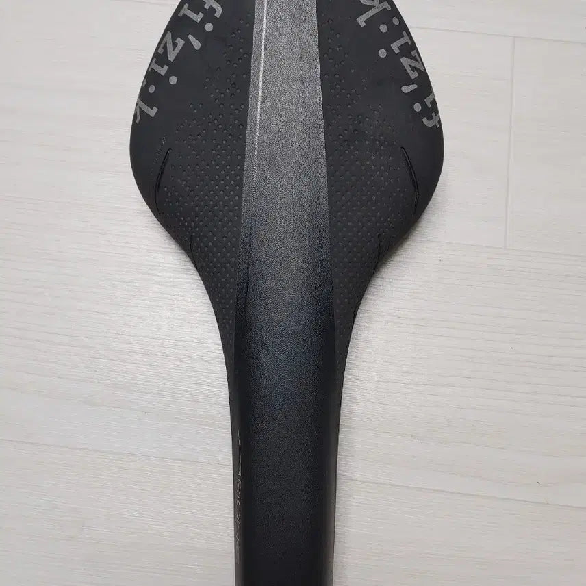 [BUNJANG] Fizik Arione R3 Large Kium Rail Saddle / fizik안장) 피직 아리오네 R3라지) 키움레일 안장팝니다.6만