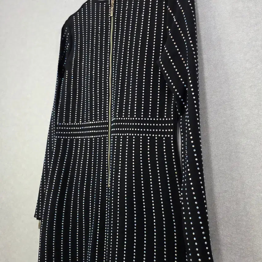 [BUNJANG] BARBICOCO Cubic V-Neck Slim Fit Dress / 바비코코 큐빅 장식 브이넥 원피스 BARBICOCO