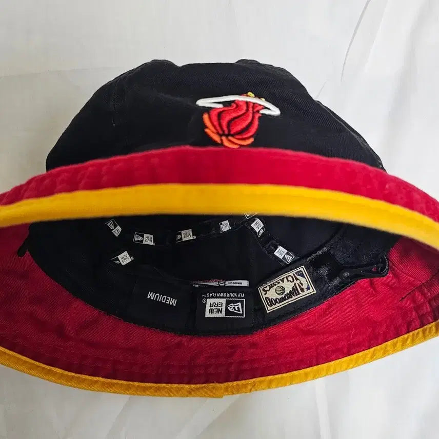 [BUNJANG] New Era Miami Heat Bucket Hat Black Red Yellow M / 뉴에라 마이애미 히트 버킷햇 블랙 레드 옐로우 M