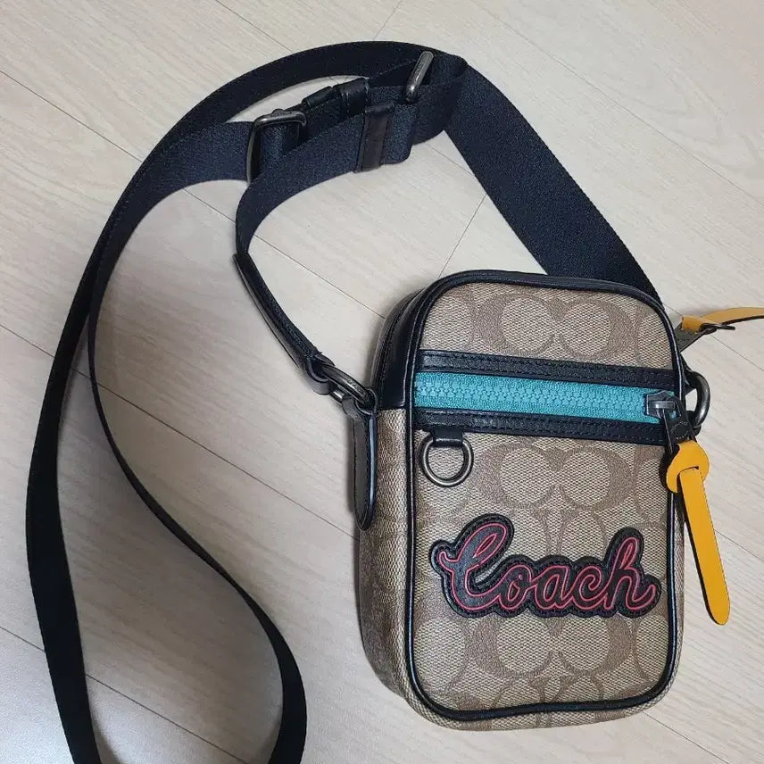 [BUNJANG] Coach Signature Pattern Crossbody Bag / 코치 크로스백