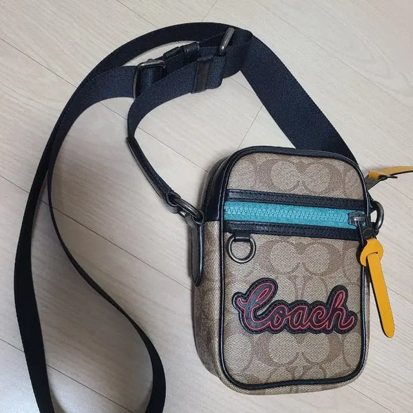 [BUNJANG] Coach Signature Pattern Crossbody Bag / 코치 크로스백